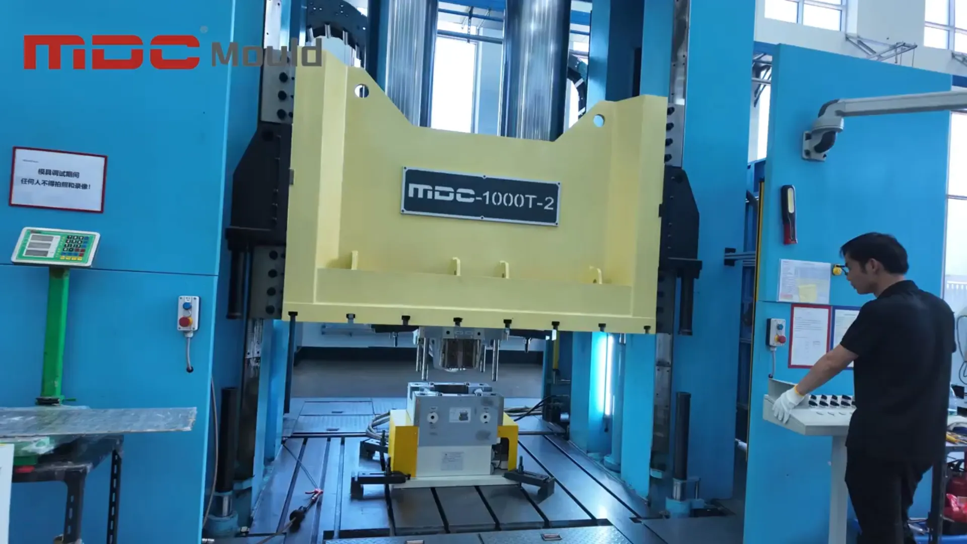 預熱模壓模具：提升復合材料模塑效率與質量