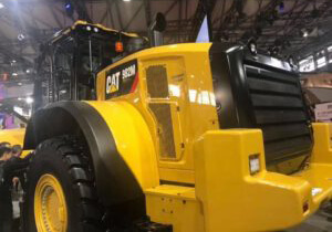 SMC發(fā)動(dòng)機(jī)罩模具 SMC發(fā)動(dòng)機(jī)罩模具